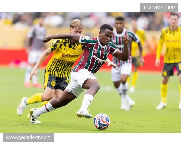 弗鲁米与巴国际的激烈对决展现足球魅力与战术智慧的巅峰较量