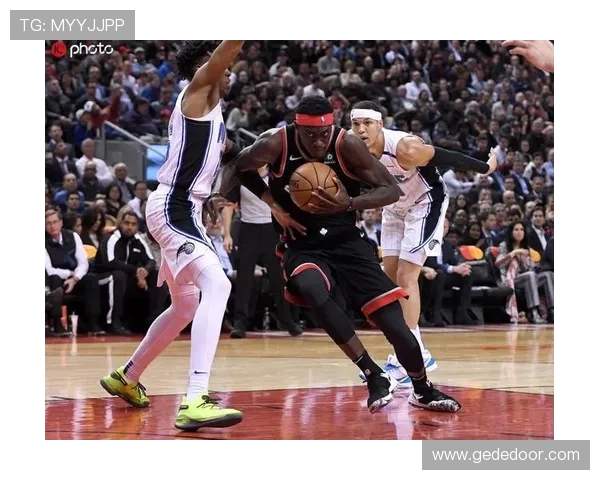 猛龙与勇士激战正酣解说员带你领略精彩瞬间与战术解析