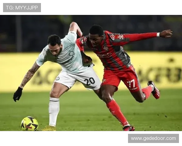 米兰与佛罗伦萨激战正酣比分揭晓精彩瞬间回顾